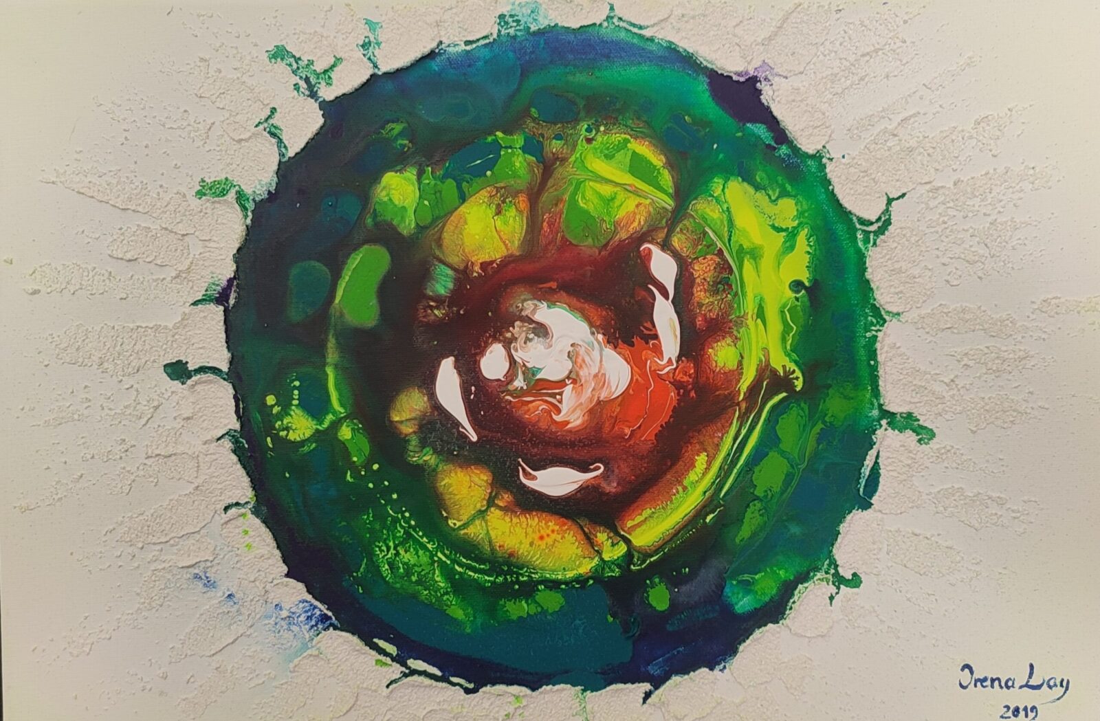Irena Lay, „Hier und Jetzt", 2019: runder Farbwirbel in Blau, Grün und Gelb mit rotem Kern